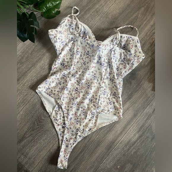 Blāshe Romantic Purple Floral Bodysuit with Bustier Top and High-Cut Style. M - Picture 8 of 16